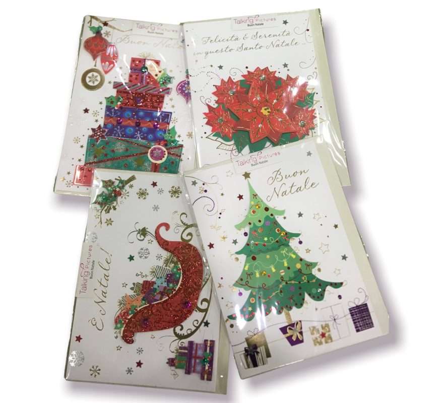 Buon Natale E Buone Feste. Madre Allegra E Sua Figlia Carina Scambiano Doni. Mamma E Bambina