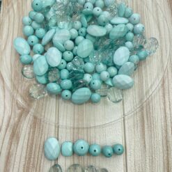 Mix di Perline e Beads in Tonalità Turchese, Acquamarina e Trasparente