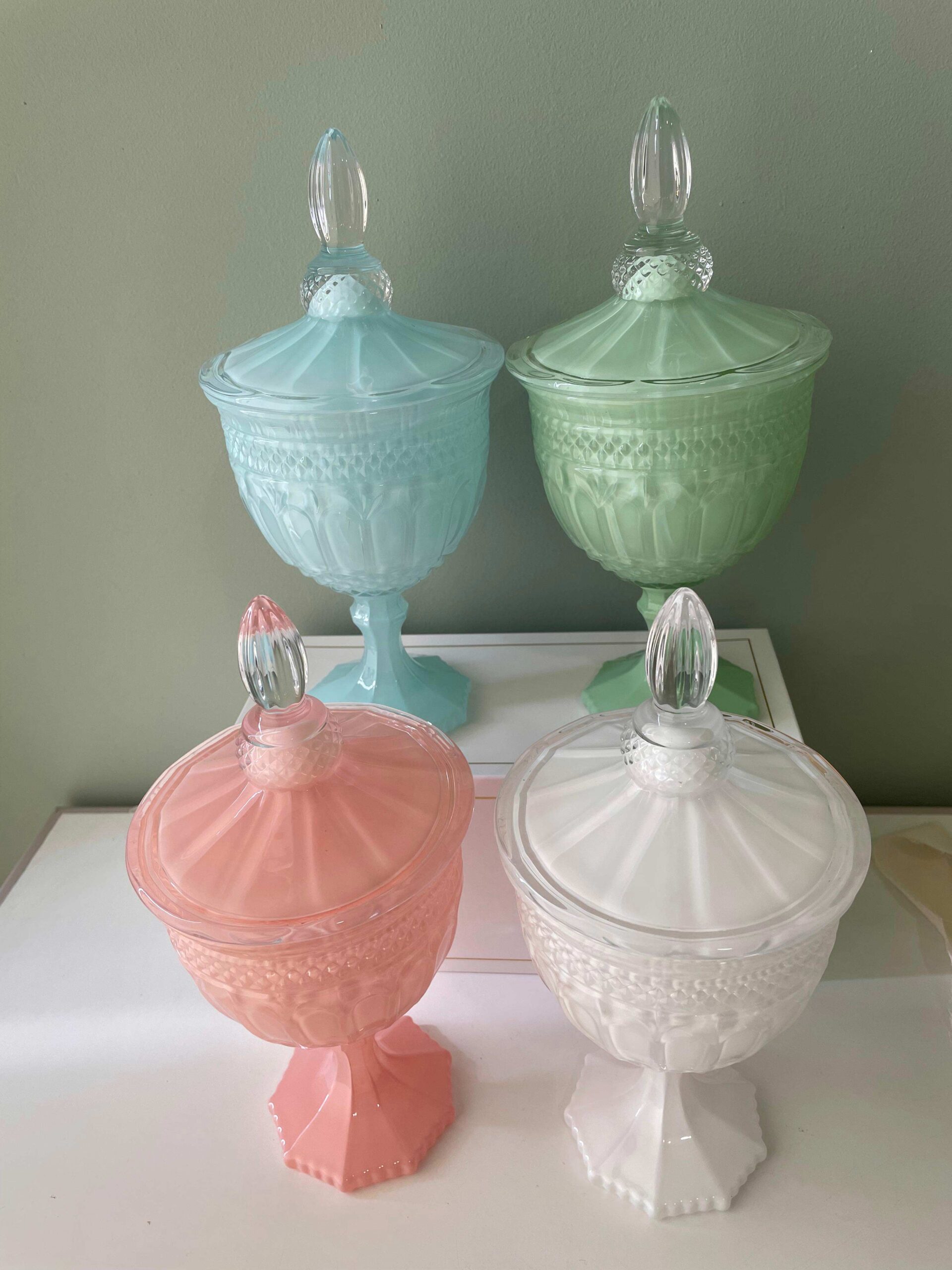 Potiche-con-piedistallo-cupido-&-co (1)